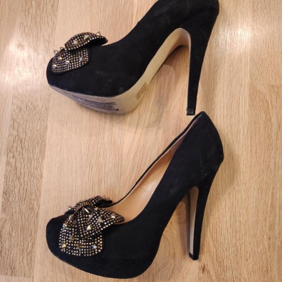 Material Girl gold studded bow black heels 8.5 - Picture 2 of 4